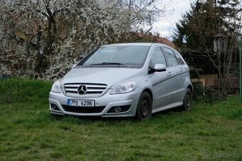 Mercedes Benz B150 na díly, nebo opravu