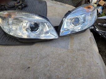 ŠKODA FABIA 2 PREDNI SVETLA S ČOČKOU