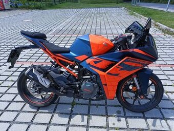 KTM RC 390 quickshifter padáky