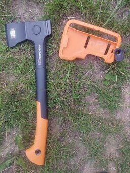 Sekera Fiskars X18