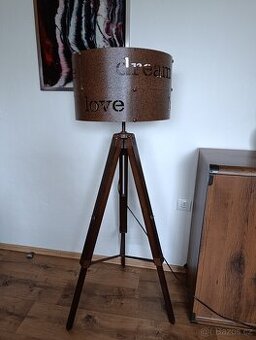 Stojací lampa