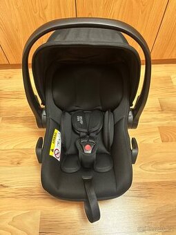 Autosedačka Baby-Safe Core + Adaptéry