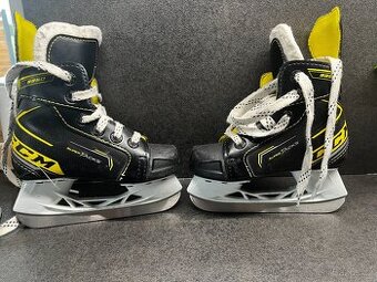 dětske hokejové brusle  CCM super tacks,velikost 27