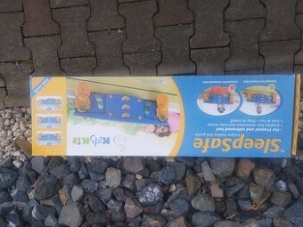 Dětská zábrana k posteli