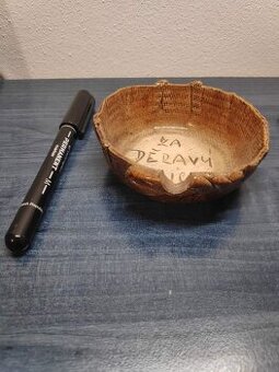 🏺 Ručně dělaná keramická miska „Za děravý plíce“ – originál