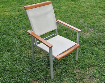 Zahradní hliníková židle s tropickým dřevem