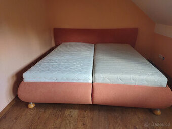 Čalouněná postel 180x200 cm - 1