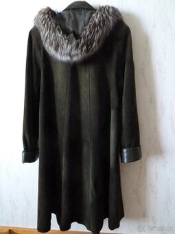 Kožený dámský kabát s pravým liščím límcem. Vel. 40-44.
