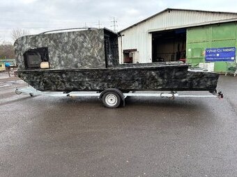 Loď na ryby 6,1m x 2m