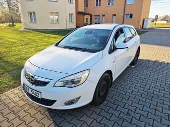 OPEL ASTRA J 1.6 85 KW 2012 /PLYN /TAŽNÉ