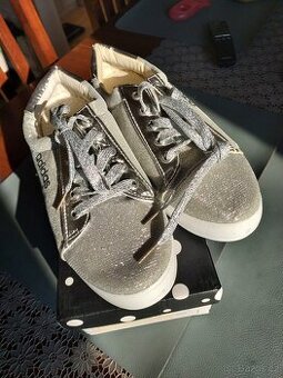 Prodám nové nepoužité tenisky