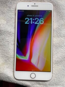 IPhone 8 Plus 100 % baterie.