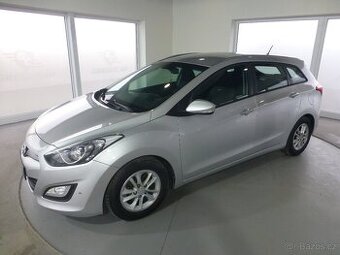 Hyundai i30 1,6CRDI ALU VYHŘ.SED KAMERA