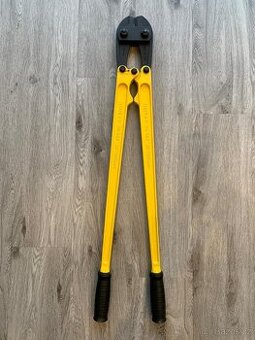 LIMITOVANÁ EDICE štípací kleště na svorníky Stanley 900mm