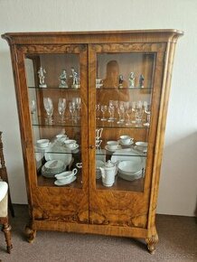 Starožitná vitrína