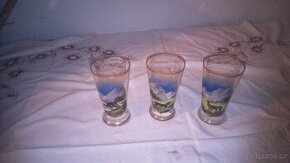 Staré sklenice s motivem zvířat