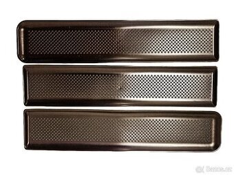 Gumové podložky úložného prostoru rolety kufru