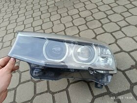 Světlo BMW X3 rozbité s motorky a bez jednotek