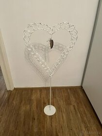 Svatební dekorace - stojan ve tvaru srdce