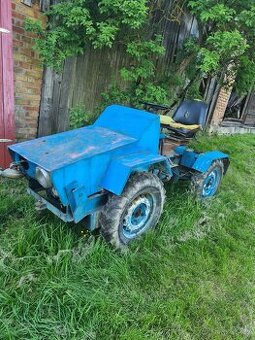 Kloubovy malotraktor