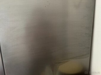 Tmavě šedá lednice Gorenje