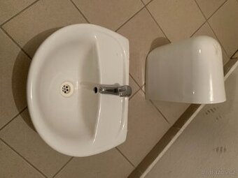 Keramické umyvadlo 50" s krytem sifonu a baterií (použité)