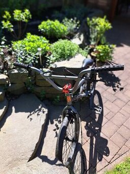 Freestylové kolo BMX mongoose L40
