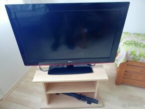 TV LG 32LD350 s plným příslušenstvím a stolkem