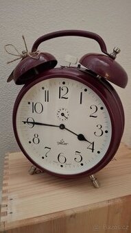 Velký kovový budík 18cm