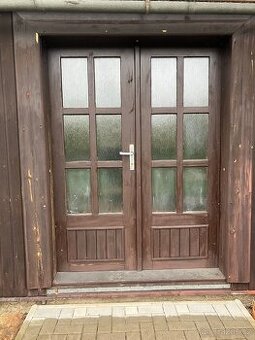 Dveře a okna včetně rámů, zárubní a kování (dvojskla)