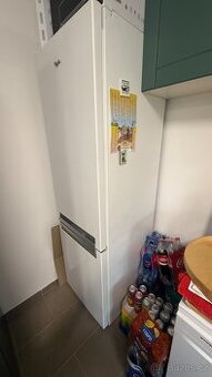 Lednice s mrazákem Whirlpool 200 cm