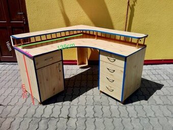 Stůl