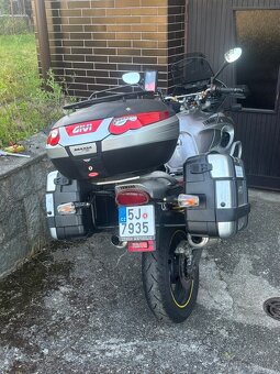 Kompletni kufry Givy vcetne drzaku na Yamaha TDM 850