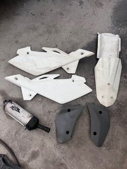 Plasty a zadní světlo a držák spz Husqvarna sm wr cr wre 125