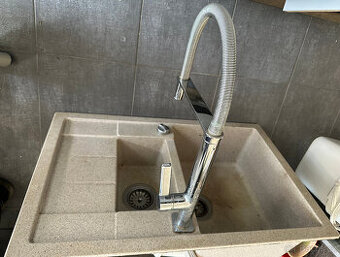 Granitový dřez 78x50 s baterii 7 let stará