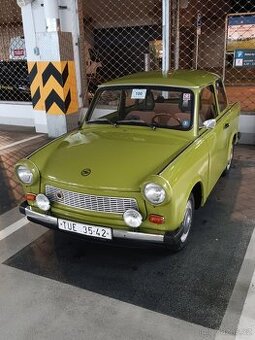 Trabant Koupím přední masku.