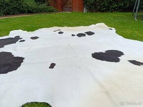 Hovězí kůže - koberec bílo černý 17.