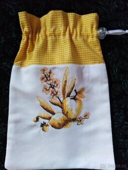 VYŠÍVANÉ PYTLÍČKY NA BYLINKY 4 kusy