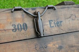 Starožitná značená bedna na 300 vajec I. světová válka ?