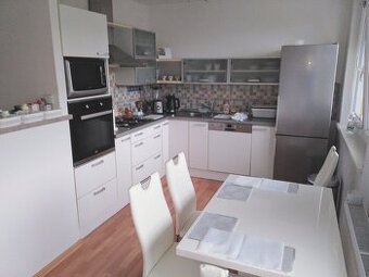 Velký byt 4+1 s balkónem 88m2 – Teplice