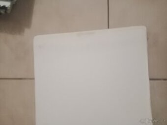 Poštovní známky 8