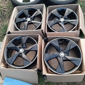 Volans zimní černé Škoda Šcala Kamiq Monte Carlo Fabia R17