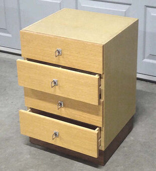 Komoda se zásuvkamií