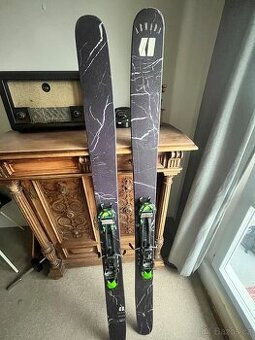 Armada JJ 2.0 Zero 185 cm + Tyrolia Adrenalin 13 + Pásy