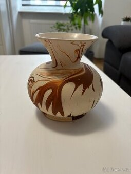 Keramická váza – autorský design, signováno AV
