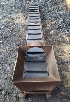 Pásový dopravník  s unašeči