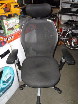 otočná kancelářská židle
