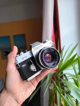 Krásná Analogová zrcadlovka Canon FT ql + Objektiv Canon FL