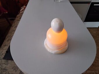 Dekorativní alabastrová lampa