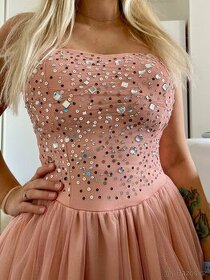 Krásné tylové růžové šaty - 1